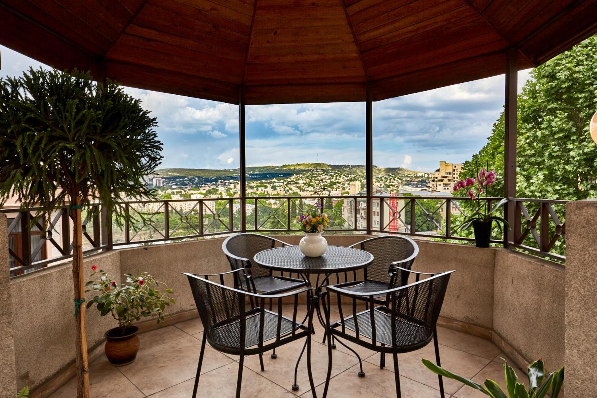 Iliani Hotel Tbilisi Eksteriør bilde