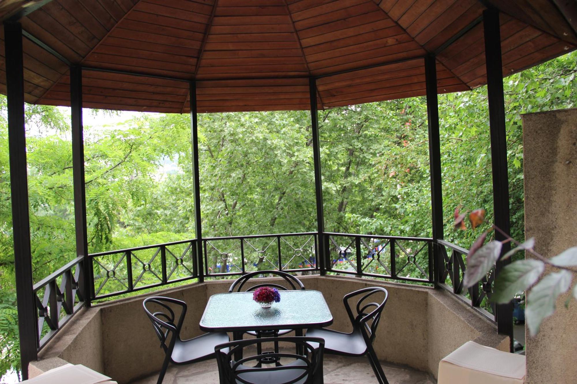 Iliani Hotel Tbilisi Eksteriør bilde